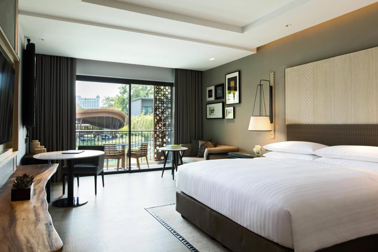 Resort Marriott And HHQ