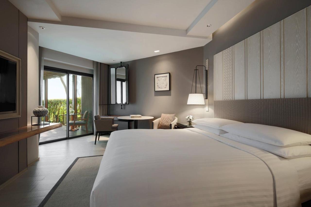 Resort Marriott And HHQ